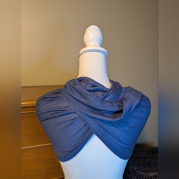 Gap Long Periwinkle Softy Rayon/Lyocell Rectangle Scarf - Picture 3 of 9